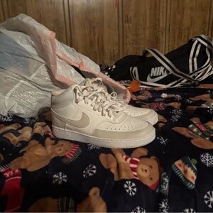 Nike White Low-Top Sneakers – Men’s Size 8.5 – Open Box